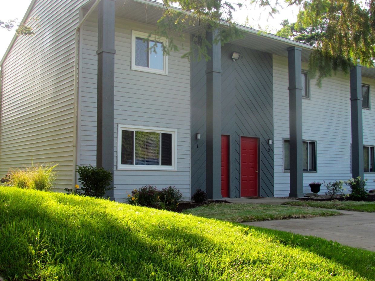 Twin Pines Apartments